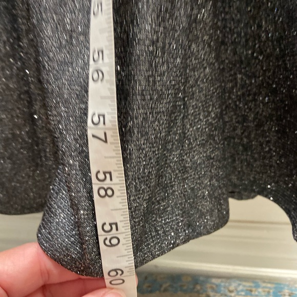 Gorgeous R&M RICHARDS evening gown, size 8. Worn once, in like-new condition. - Picture 4 of 13